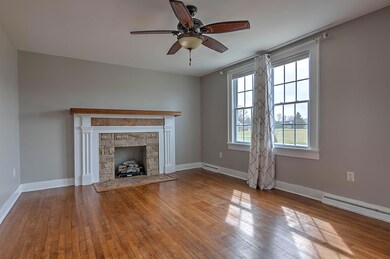 LIVING ROOM 4