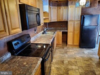 221 E Market St unit B, Orwigsburg, PA 17961 - photo 2