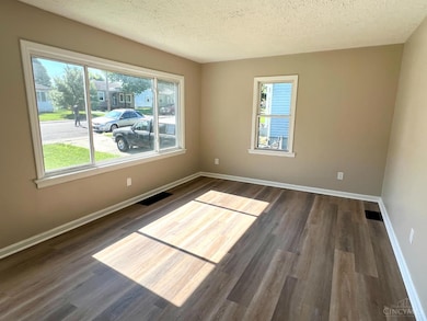 365 Sunset Dr, South Lebanon, OH 45065 - photo 2