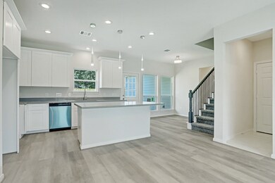 8106 James Franklin St, Houston, TX 77088 - photo 5