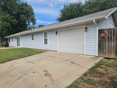 2001 E Maple Ave, Enid, OK 73701 - photo 2