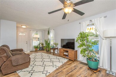 5906 S Union St, Des Moines, IA 50315 - photo 2