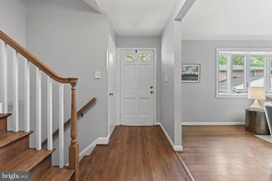 708 Skyline Ct NE, Vienna, VA 22180 - photo 3