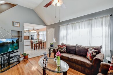 006_Living Room