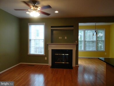 47845 Scotsborough Square unit 129, Sterling, VA 20165 - photo 3