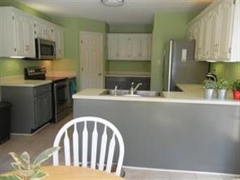 NOTE ALL THE WONDERFUL COUNTER SPACE