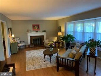 8702 Royal Ridge Ln, Laurel, MD 20708 - photo 7