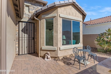 Front Courtyard & Custom Entry