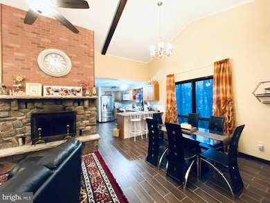 149 Livingston Ln, Big Bass Lake, PA 18424 - photo 4