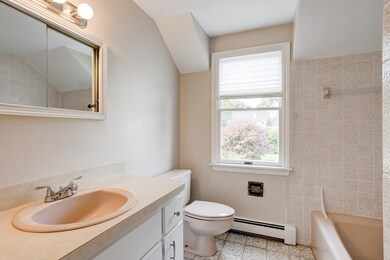 10 Everett St unit B, Wellesley, MA 02482 - photo 4