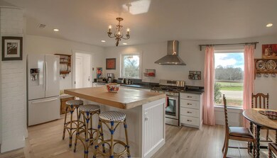 711 Winfred St, Fredericksburg, TX 78624 - photo 4