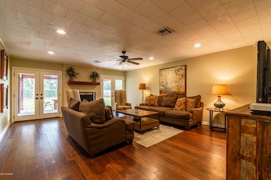 Living Room_