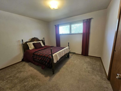 713 9th Ave NW, Independence, IA 50644 - photo 4