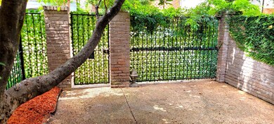 1115 Autrey St unit 5, Houston, TX 77006 - photo 2