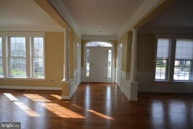 5501 Crofton Green Dr, Fairfax, VA 22030 - photo 7