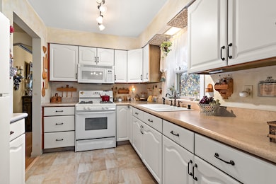 unlisted-address, Chicago, IL 60646 - photo 5