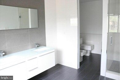 5329 Strathmore Ave, Kensington, MD 20895 - photo 4