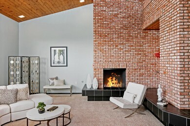 3092 Hilltop Dr-print-011-022-Living Roo