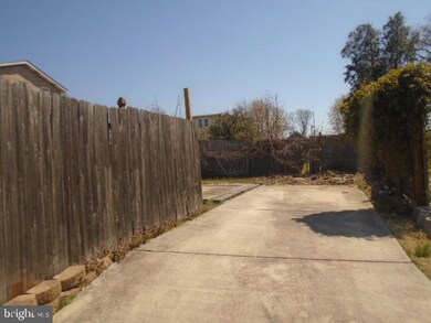 118 N Marlyn Ave, Essex, MD 21221 - photo 4