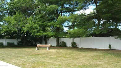 11 com bench
