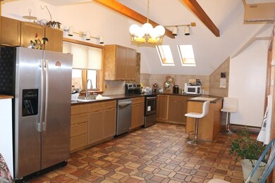 586 Franklin St unit 2, Worcester, MA 01604 - photo 2