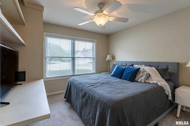 4801 N Division St unit B, Davenport, IA 52806 - photo 3