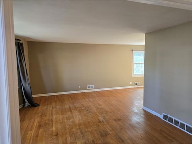 8400 Willow Way, Raytown, MO 64138 - photo 7