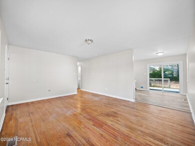 309 Lakewood Dr, Jacksonville, NC 28546 - photo 7