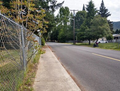 405 Berglund St, Rogue River, OR 97537 - photo 2