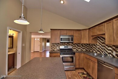 185 Spruce St, Archbald, PA 18403 - photo 6