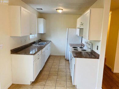 7652 N Vancouver Ave, Portland, OR 97217 - photo 5