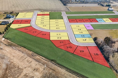 1733 Yale Pkwy, Cedar Falls, IA 50613 - photo 2