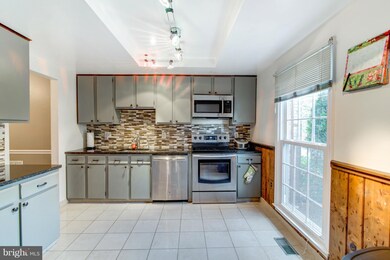 7907 Bethelen Woods Ln, Springfield, VA 22153 - photo 4