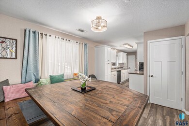 202 S Elmwood Ave, Sioux Falls, SD 57104 - photo 5