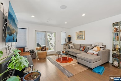 746 Undercliff Ave unit a, Edgewater, NJ 07020 - photo 3