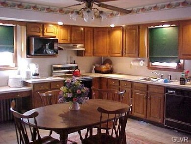 230 W Fairview St, Bethlehem, PA 18018 - photo 2