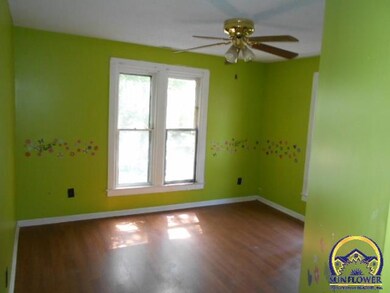411 SW Buchanan St, Topeka, KS 66606 - photo 6