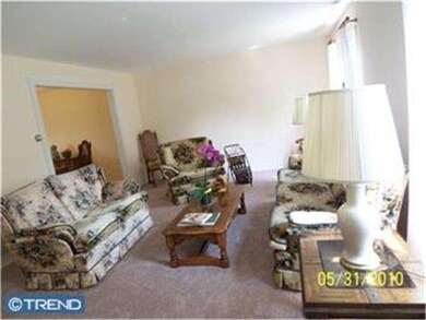 43 Sturbridge Dr E, Piscataway, NJ 08854 - photo 3