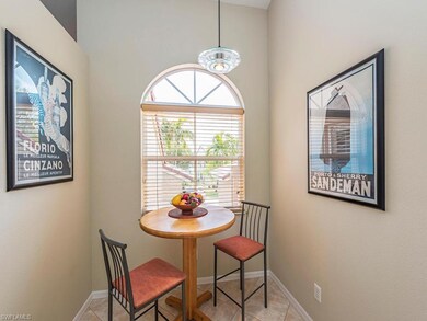 Light and bright eat-in kitchen