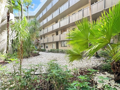 Colony Point Condominiums unit 116, Pembroke Pines, FL 33026 - photo 3
