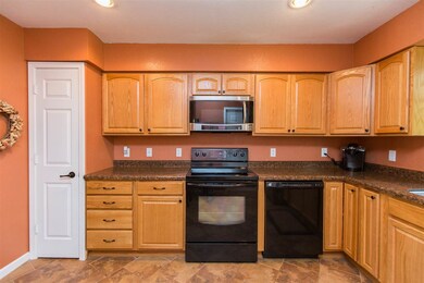 2219 Terrace Dr, Cedar Falls, IA 50613 - photo 3