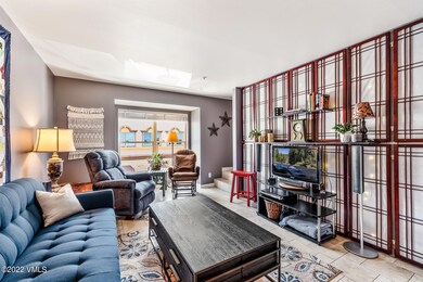 R-208 Living area 1