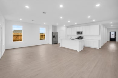 8314 Opal Pond Dr, Angleton, TX 77515 - photo 4