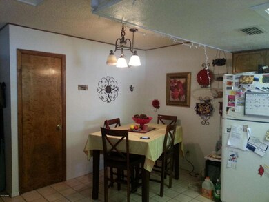 Eat in kitchen dining room