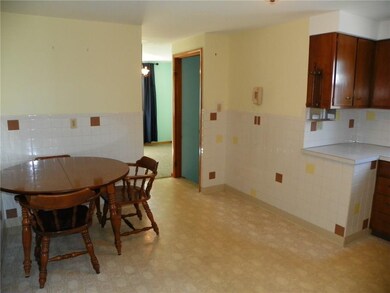 Eat-in-Kitchen