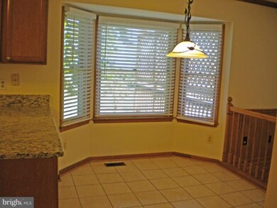 13606 Gladwyn Ct, Chantilly, VA 20151 - photo 3