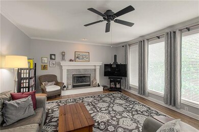 Hardwood floors on the entire first floor - on eve