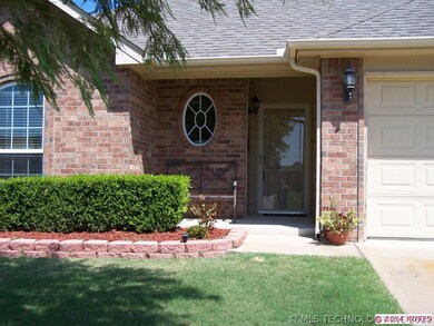 3212 E Hudson St, Broken Arrow, OK 74014 - photo 2