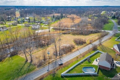 003 Woodruff Rd, Gibraltar, MI 48173 - photo 6