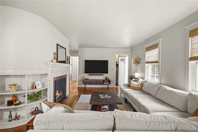 80 Lake Shore Dr, East Greenwich, RI 02818 - photo 4